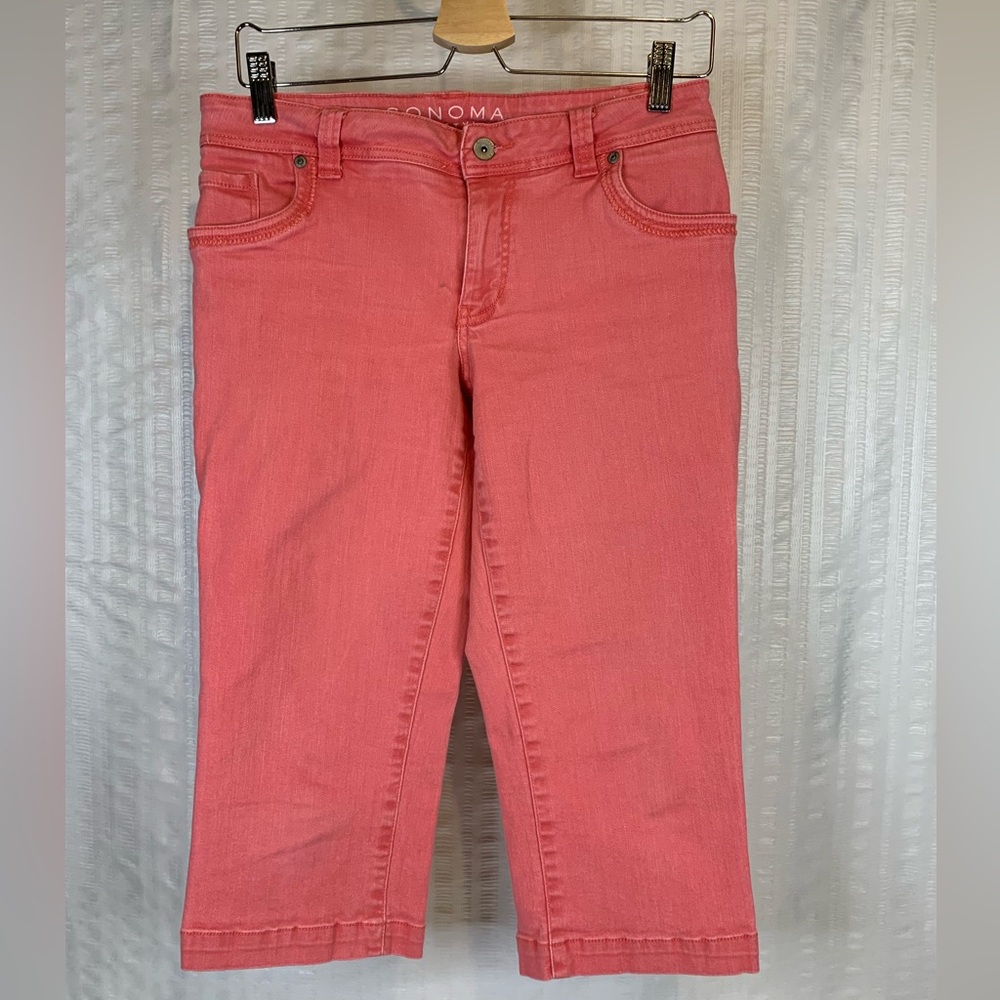 Sonoma Petite Modern Fit capri Size 8 Petite in a salmon color.